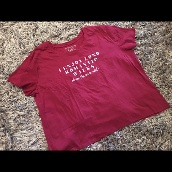 🍷FIFTH SUN “Romantic Walks Down the Wine Aisle” T-Shirt - Picture 4 of 7